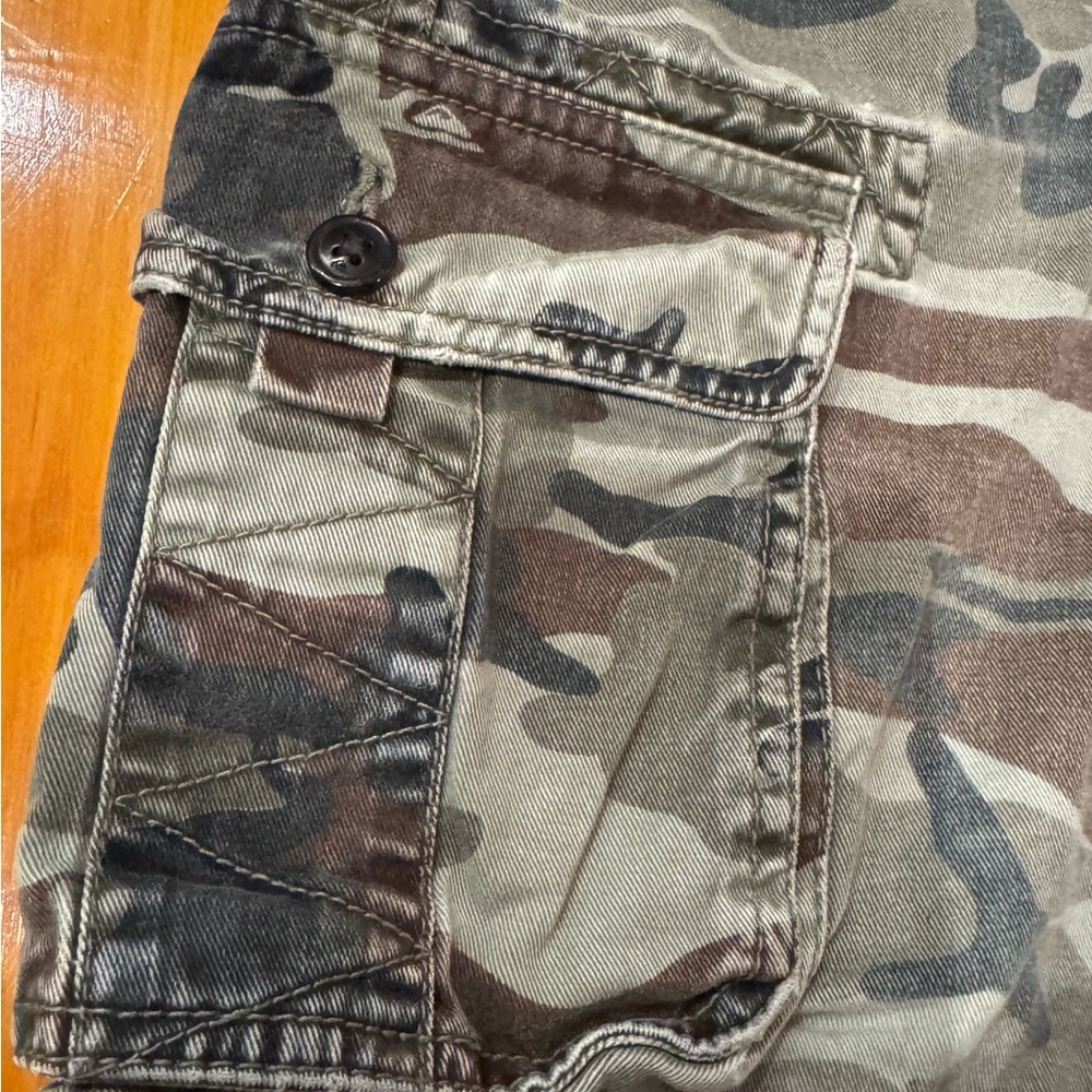 Men's Quicksilver Camouflage Cargo Shorts - Size 32 - Picture 6 of 11